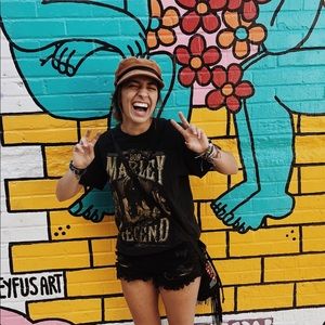 Meet your Posher, Maya